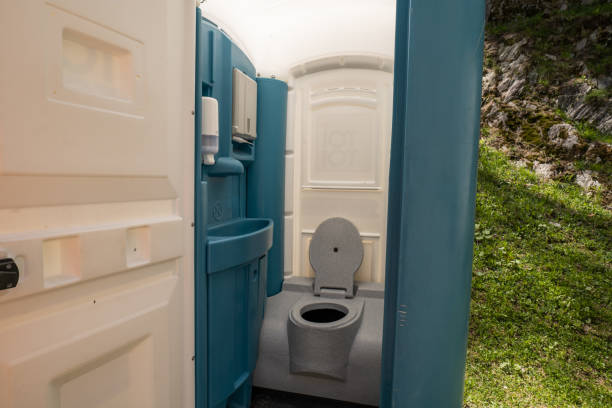 Best Luxury portable toilet rental  in Douglass, KS